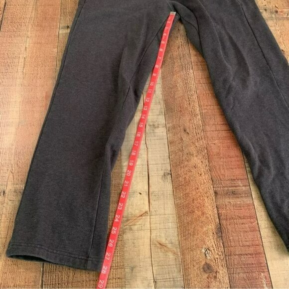 Puma gray joggers with embroidered logo women’s medium - Picture 4 of 10